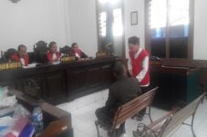Lulusan SD Tipu Mantan...