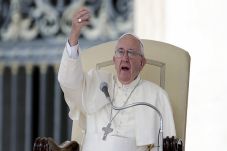 Paus Francis Ingatkan...
