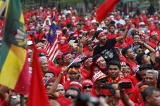 Massa Kaus Merah Demo,...