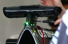 F1 Pasang Kamera Pengintai...