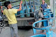 Pengecer Masih Jual...