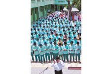 Siswa MTs Maarif Salat...