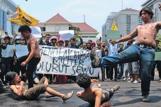 Pemprov Bentuk Tim Selesaikan...