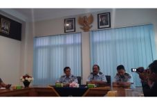 Disuap Wisatawan Dua...