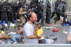 Polisi Hungaria Bentrok...