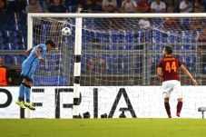 Babak 1, Gol Suarez...