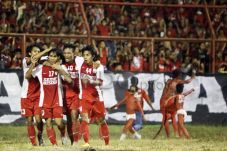 Target Menang Tandang,...
