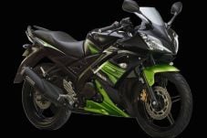 Yamaha R 15 S Meluncur...
