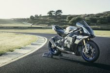 Sukses R1, Yamaha Rilis...
