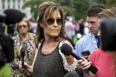 Sarah Palin Sebut Ahmed...