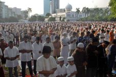 Warga Jabodetabek Gelar...