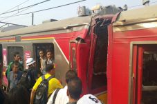 Commuter Line yang Tabrakan...