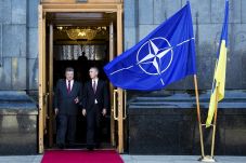 Rusia: Bantu Ukraina,...