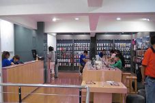 Jelang Peluncuran iPhone...