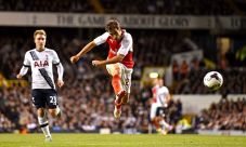Sepasang Gol Flamini...