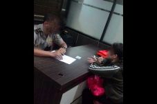 Tertipu Belanja Online,...