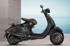 Vespa 946 Emporio Armani...