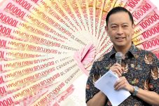 Tom Lembong Sebut Pelemahan...