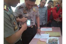 Pakai Handphone, 5 Pegawai...