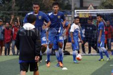 Jalani Debut, Yandi...