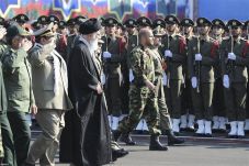 Ratusan Tentara Iran...