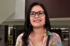 Artis Cantik Sandy Harun...
