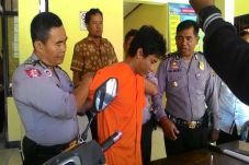 Sikat Uang di Loker,...