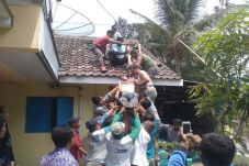 Petugas Bantuan Tenaga...