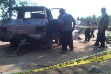 Mobil Pikap Diduga Dibakar...