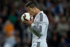 Ronaldo Pertaruhkan...