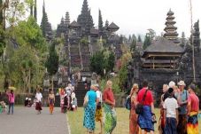 Bungkusnya Pariwisata,...