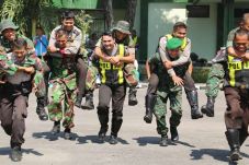Polisi Bagi Tumpeng...