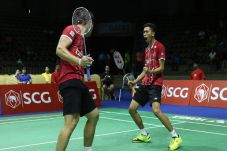 Juara, Wahyu/Ade Bawa...