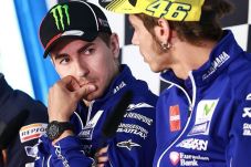 Jadwal Padat, Rossi...