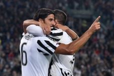 Khedira Cetak Gol Perdana,...