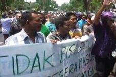 Dagangan Tidak Laku,...