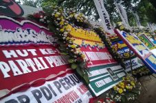 Karangan Bunga Parpol...