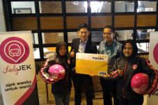 Ojek Wanita Mulai Ramaikan...