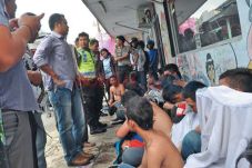 Bajak Bus PPD, Puluhan...