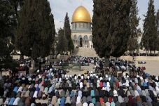 Israel Larang Muslim...