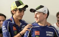 Rossi : Cedera Bahu...