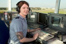 Cita-cita Lesbian, Pilot...