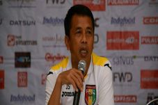 Ke Bandung, Pelatih...