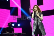 Jess Glynne Pukau Panggung...