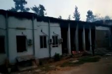 AS Akan Berikan Uang...