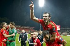 Wales Ukir Sejarah dengan...