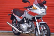 Lima Motor Besar Bertenaga...