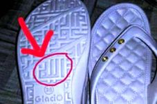 Heboh Sandal Bermotif...