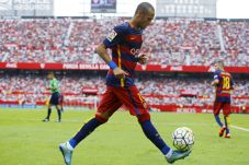 Neymar Serang Balik...