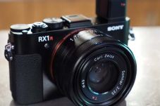 Sony Rilis Kamera Full-frame...